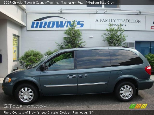 2007 Chrysler Town & Country Touring in Magnesium Pearl