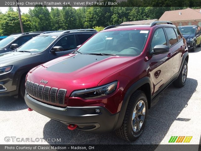 2019 Jeep Cherokee Trailhawk 4x4 in Velvet Red Pearl