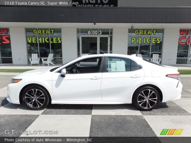 2018 Toyota Camry SE in Super White