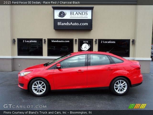 2015 Ford Focus SE Sedan in Race Red