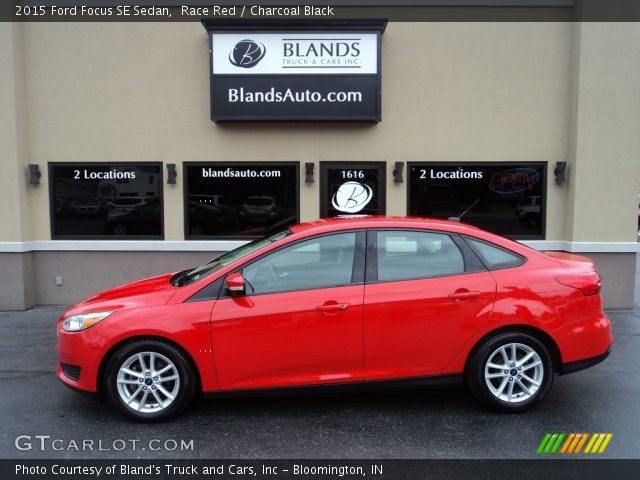 2015 Ford Focus SE Sedan in Race Red