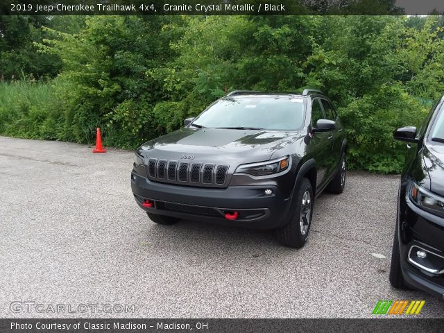 2019 Jeep Cherokee Trailhawk 4x4 in Granite Crystal Metallic