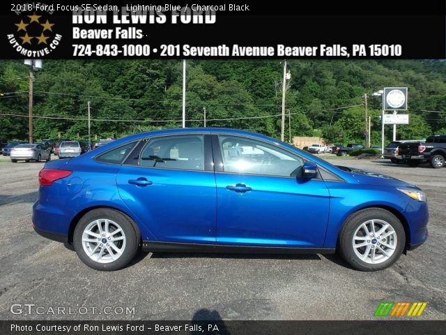 2018 Ford Focus SE Sedan in Lightning Blue