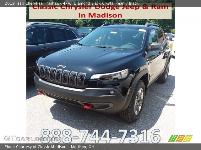 2019 Jeep Cherokee Trailhawk 4x4 in Diamond Black Crystal Pearl