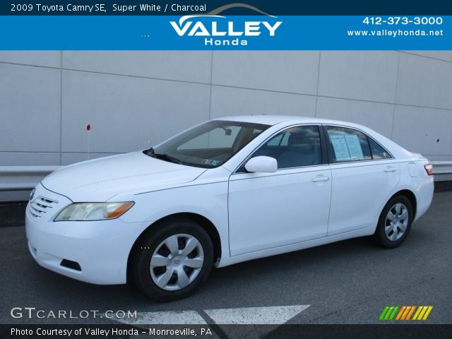 2009 Toyota Camry SE in Super White