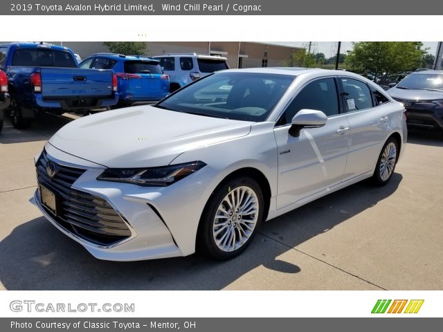 2019 Toyota Avalon Hybrid Limited in Wind Chill Pearl