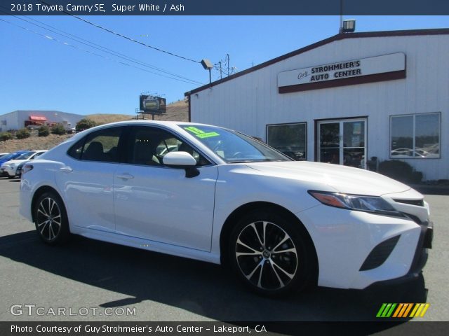 2018 Toyota Camry SE in Super White