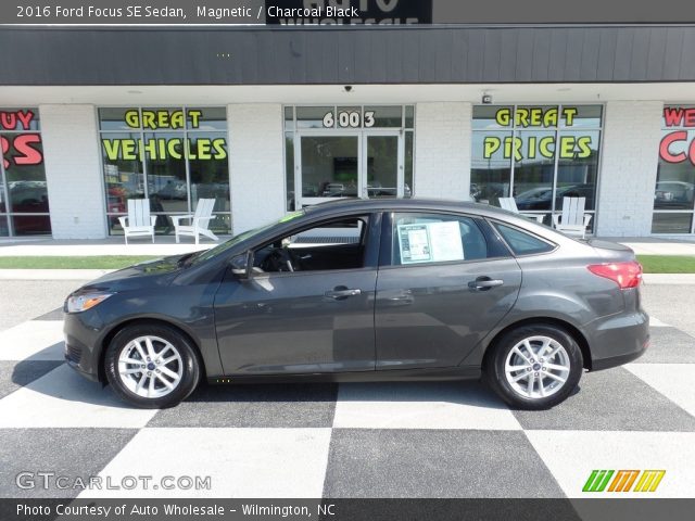 2016 Ford Focus SE Sedan in Magnetic