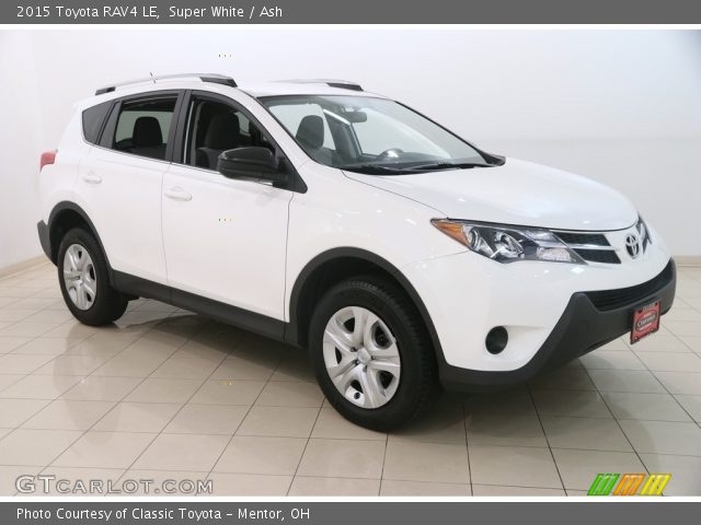 2015 Toyota RAV4 LE in Super White