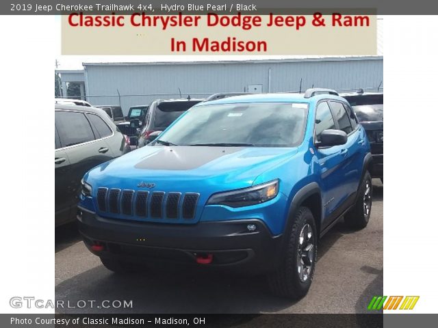 2019 Jeep Cherokee Trailhawk 4x4 in Hydro Blue Pearl