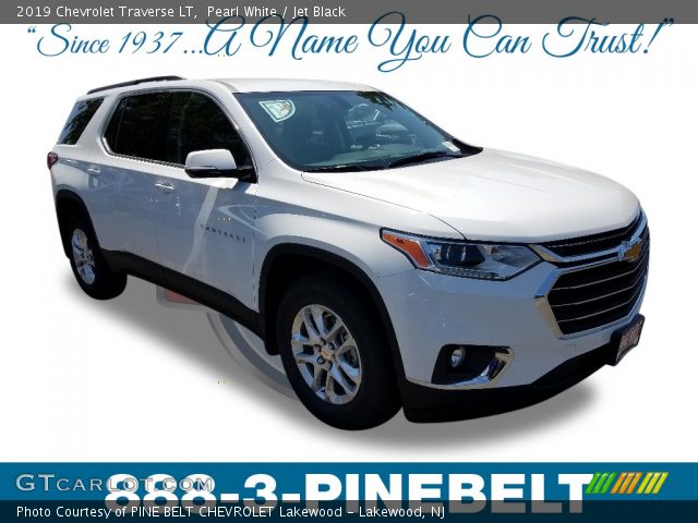 2019 Chevrolet Traverse LT in Pearl White