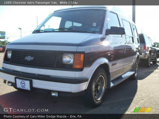 1988 Chevrolet Astro Passenger Van in White