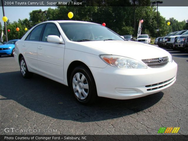 2004 Toyota Camry LE in Super White