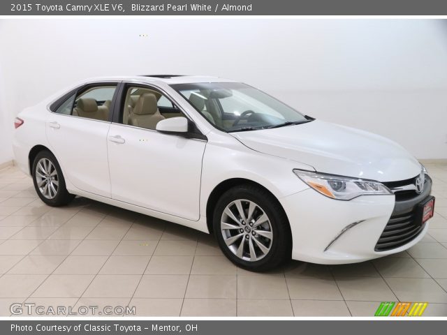 2015 Toyota Camry XLE V6 in Blizzard Pearl White
