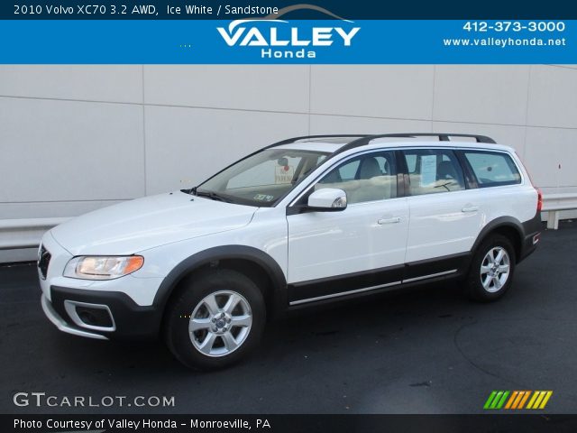 2010 Volvo XC70 3.2 AWD in Ice White