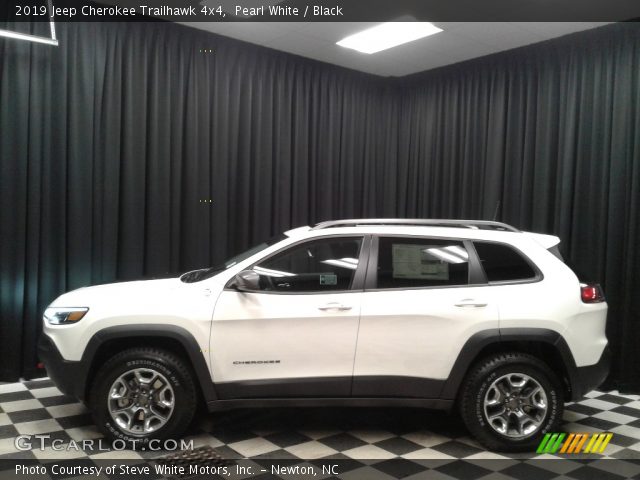 2019 Jeep Cherokee Trailhawk 4x4 in Pearl White