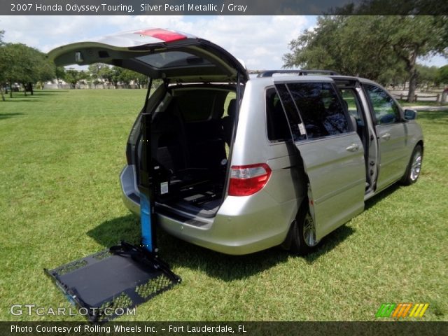 2007 Honda Odyssey Touring in Silver Pearl Metallic