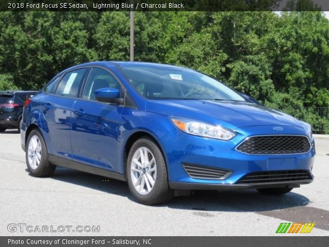 2018 Ford Focus SE Sedan in Lightning Blue