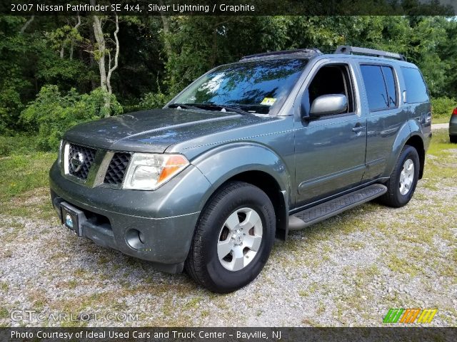 2007 Nissan Pathfinder SE 4x4 in Silver Lightning