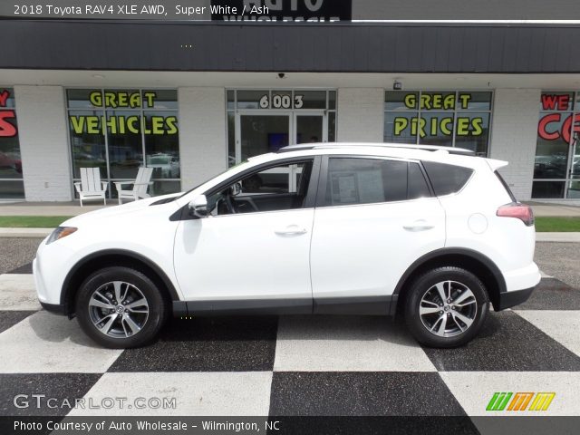 2018 Toyota RAV4 XLE AWD in Super White
