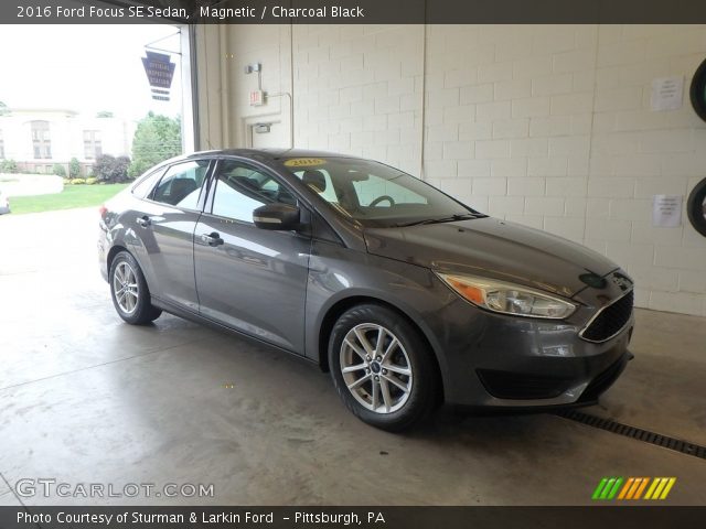 2016 Ford Focus SE Sedan in Magnetic