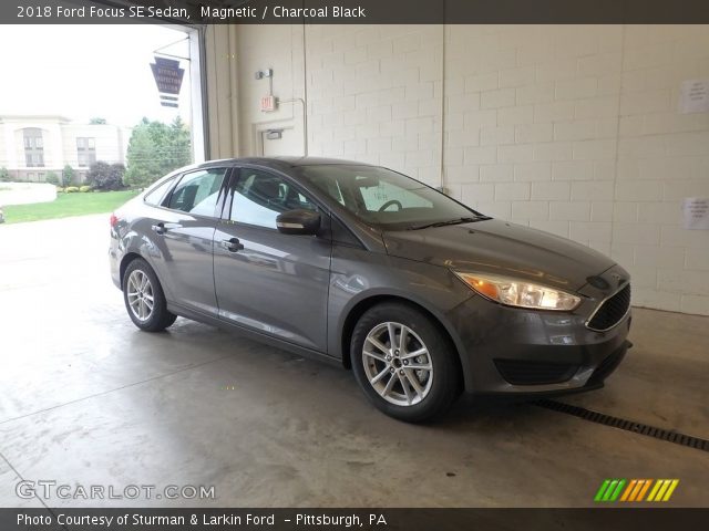 2018 Ford Focus SE Sedan in Magnetic