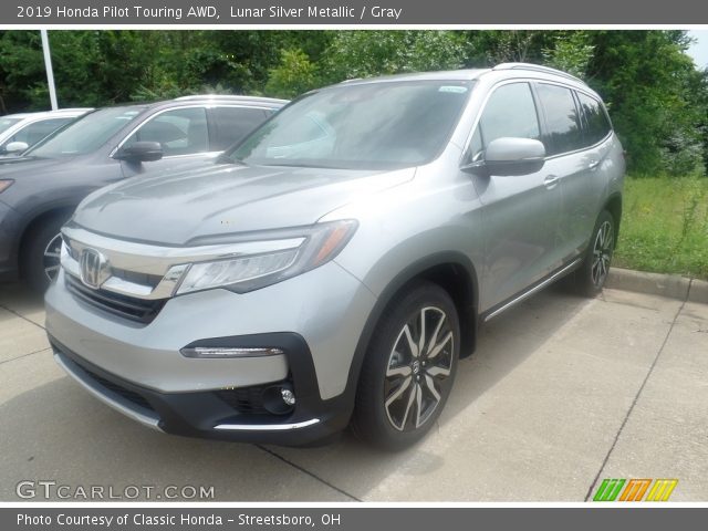 2019 Honda Pilot Touring AWD in Lunar Silver Metallic