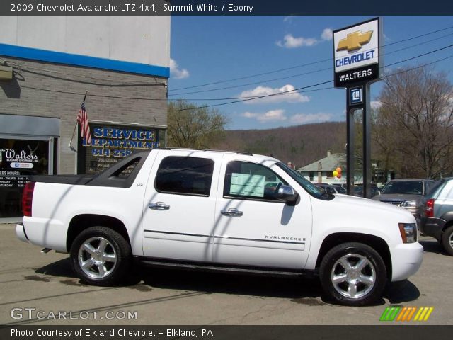 2009 Chevrolet Avalanche LTZ 4x4 in Summit White
