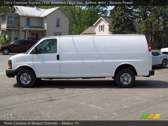 2009 Chevrolet Express 2500 Extended Cargo Van in Summit White