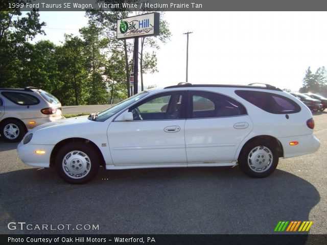 1999 Ford Taurus SE Wagon in Vibrant White