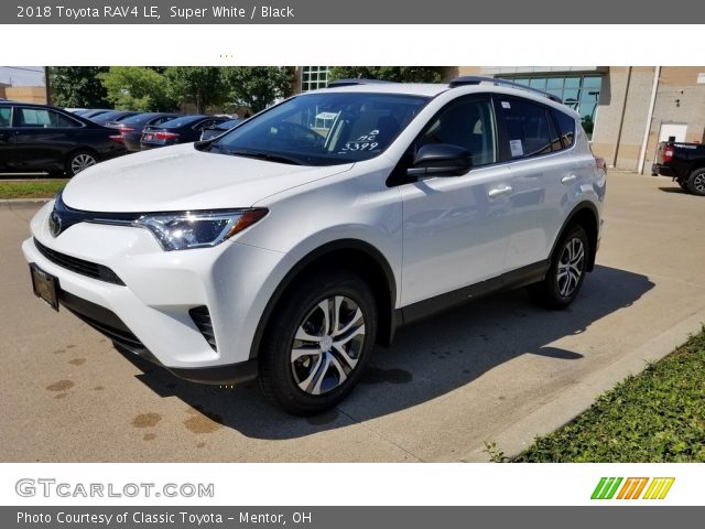 2018 Toyota RAV4 LE in Super White