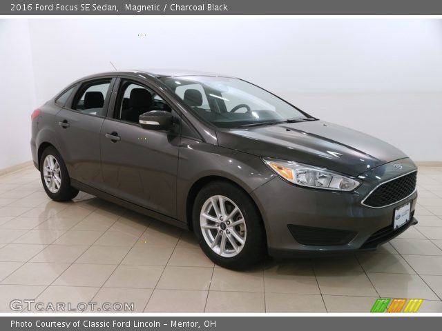 2016 Ford Focus SE Sedan in Magnetic
