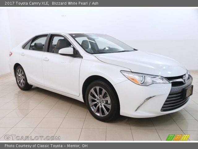 2017 Toyota Camry XLE in Blizzard White Pearl