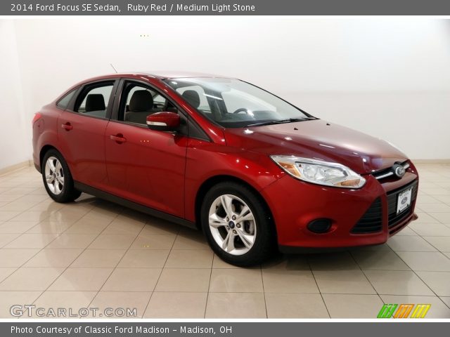 2014 Ford Focus SE Sedan in Ruby Red