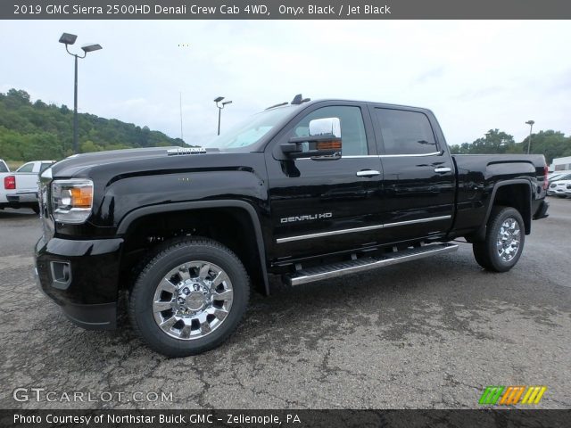 2019 GMC Sierra 2500HD Denali Crew Cab 4WD in Onyx Black