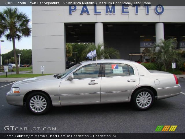 2005 Lincoln Town Car Signature in Silver Birch Metallic