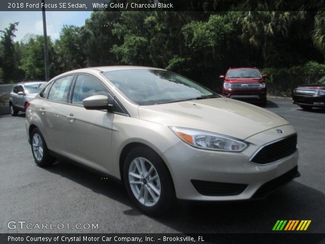 2018 Ford Focus SE Sedan in White Gold