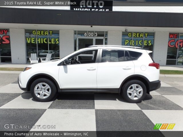 2015 Toyota RAV4 LE in Super White