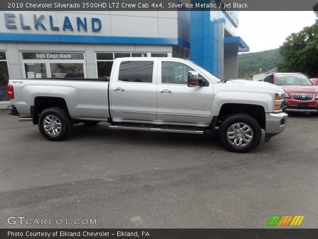 2019 Chevrolet Silverado 3500HD LTZ Crew Cab 4x4 in Silver Ice Metallic