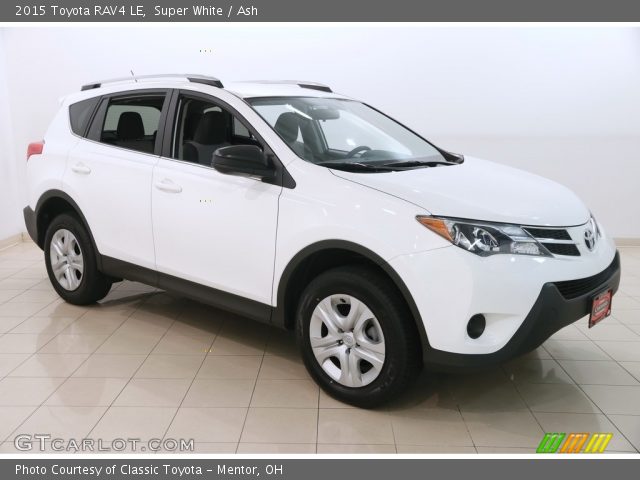 2015 Toyota RAV4 LE in Super White