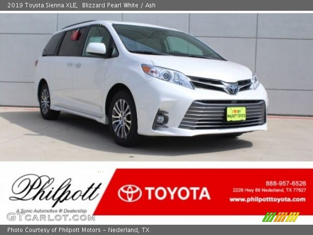 2019 Toyota Sienna XLE in Blizzard Pearl White