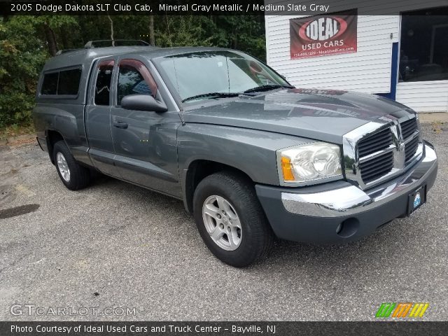 2005 Dodge Dakota SLT Club Cab in Mineral Gray Metallic