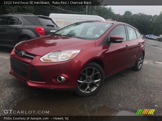 2013 Ford Focus SE Hatchback in Ruby Red