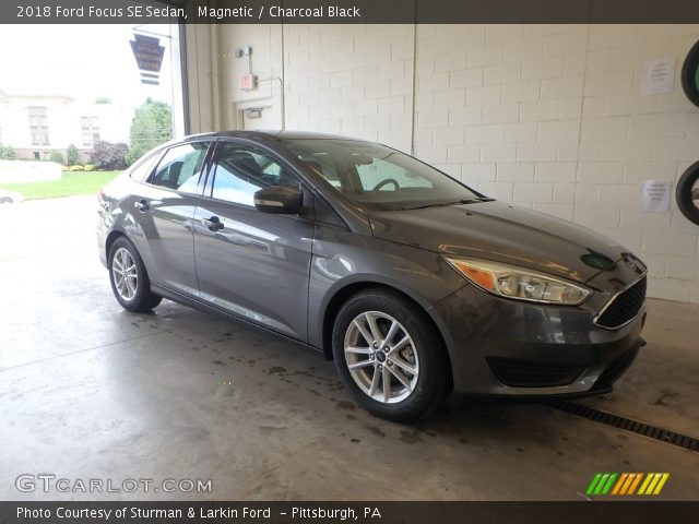 2018 Ford Focus SE Sedan in Magnetic