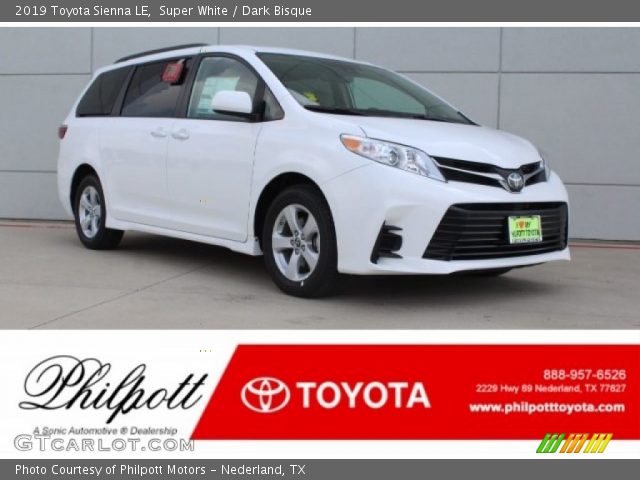 2019 Toyota Sienna LE in Super White