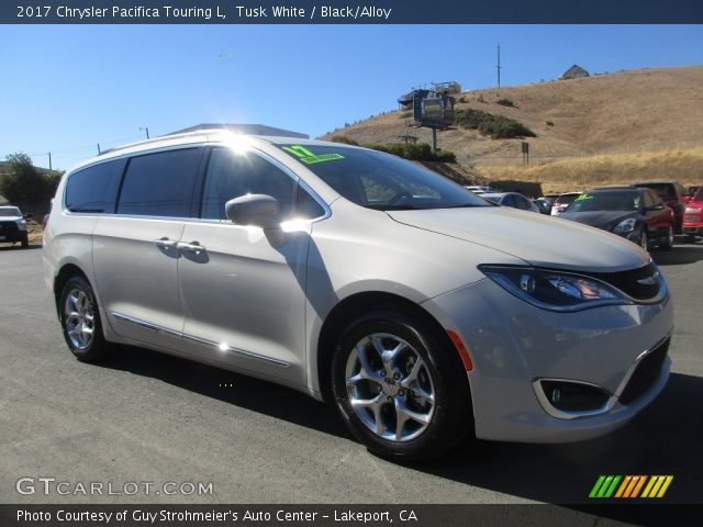 2017 Chrysler Pacifica Touring L in Tusk White