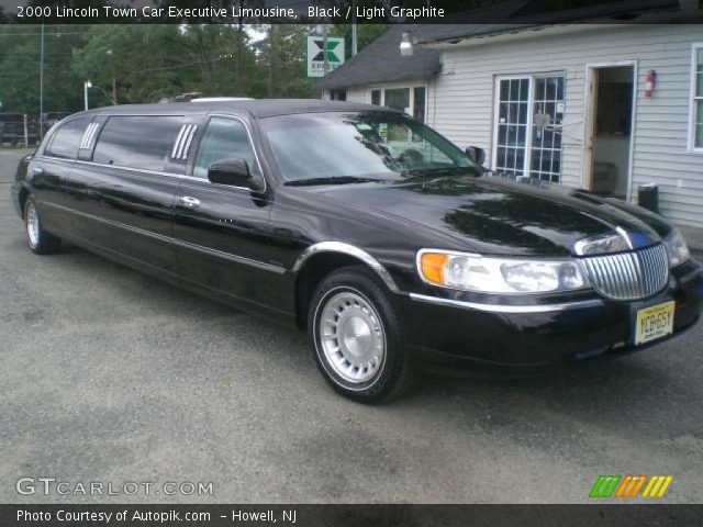 2000 Lincoln Town Car Executive Limousine in Black