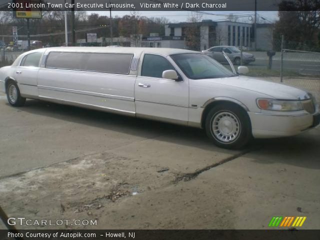 2001 Lincoln Town Car Executive Limousine in Vibrant White