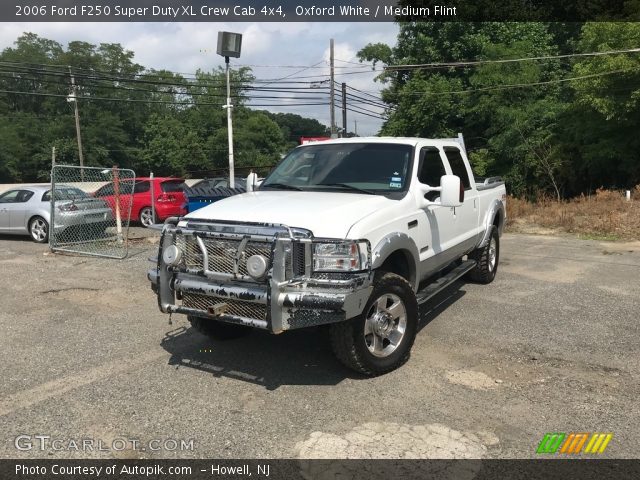 2006 Ford F250 Super Duty XL Crew Cab 4x4 in Oxford White