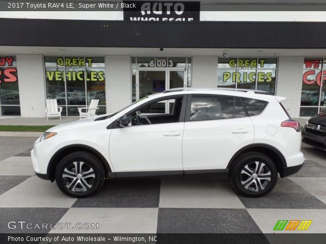 2017 Toyota RAV4 LE in Super White